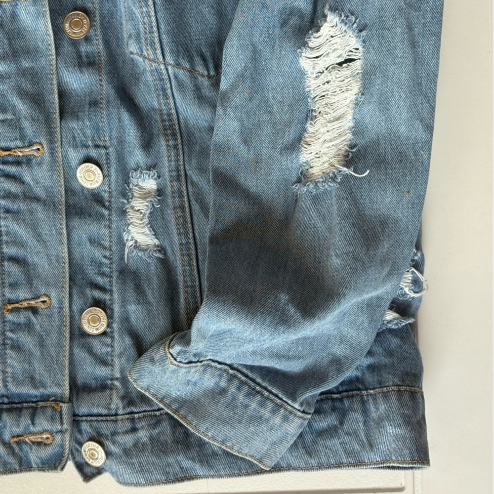 Forever 21 Distressed Denim Jacket Size Small - Picture 5 of 9